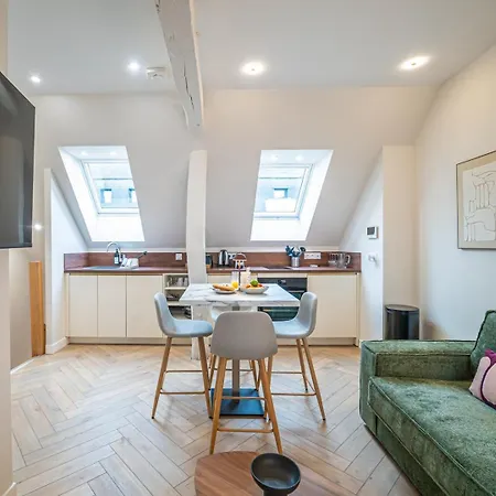 Oiqia • Palace • N°4 *